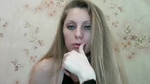 roxyfox18x01 online show from February 18, 10:04 am