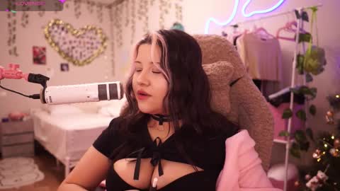 roxysuh online show from February 7, 7:44 am