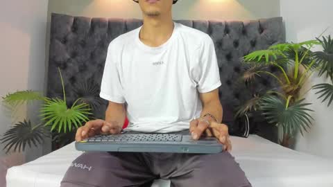 ROY online show from October 3, 10:29 pm