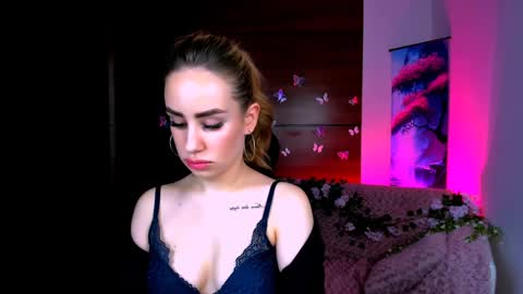 Snapshot of rozmary_ket chatting on February 7, 10:50 am Im Rozmary nice to meet you 3 online show from February 7, 10:50 am