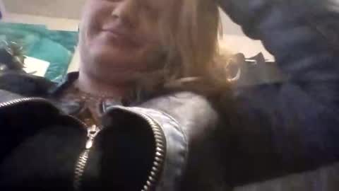 rraineonme online show from March 28, 11:11 am