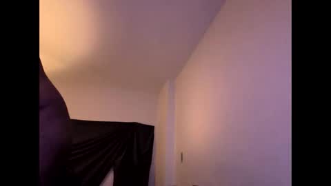 rrawles85 online show from November 18, 8:28 am