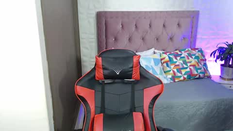 ruby_your_milf online show from February 28, 9:44 pm