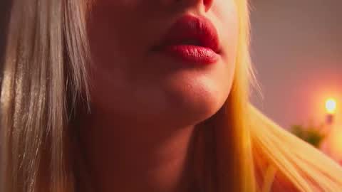 Snapshot of rue_novella chatting on October 17, 3:49 pm Mila online show from October 17, 3:49 pm