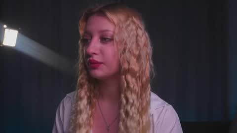 Snapshot of rue_novella chatting on October 6, 3:08 pm Mila online show from October 6, 3:08 pm