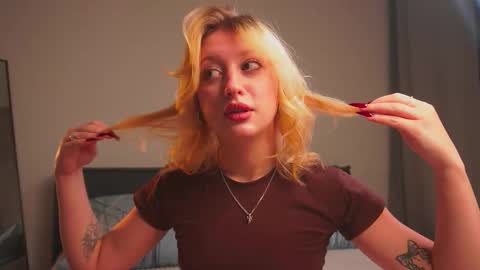 Snapshot of rue_novella chatting on October 15, 3:35 pm Mila online show from October 15, 3:35 pm