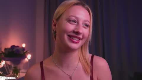 Snapshot of rue_novella chatting on September 22, 4:11 pm Mila online show from September 22, 4:11 pm