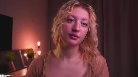 Snapshot of rue_novella chatting on September 20, 3:26 pm Mila online show from September 20, 3:26 pm