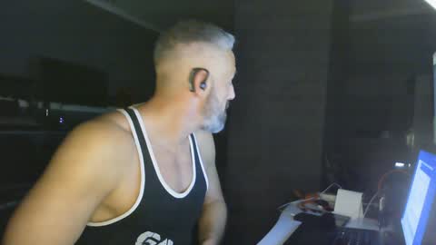 Snapshot of ruffi77 chatting on January 24, 1:24 am Chico que rico Caliente online show from January 24, 1:24 am