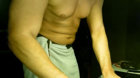 Snapshot of ruffi77 chatting on February 13, 2:01 am Chico que rico Caliente online show from February 13, 2:01 am