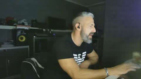Snapshot of ruffi77 chatting on January 22, 11:01 am Chico que rico Caliente online show from January 22, 11:01 am