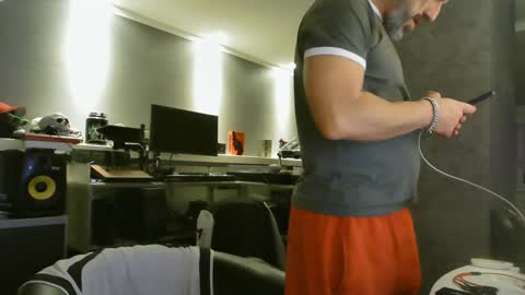 Snapshot of ruffi77 chatting on January 23, 9:50 pm Chico que rico Caliente online show from January 23, 9:50 pm