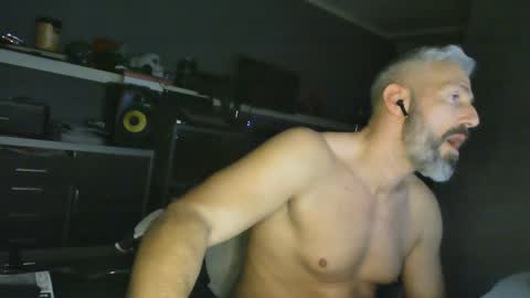 Snapshot of ruffi77 chatting on January 23, 5:24 am Chico que rico Caliente online show from January 23, 5:24 am