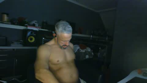 Snapshot of ruffi77 chatting on February 4, 10:45 pm Chico que rico Caliente online show from February 4, 10:45 pm