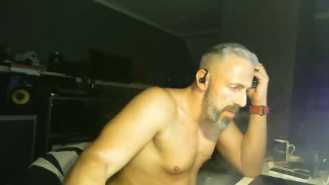 Snapshot of ruffi77 chatting on February 3, 8:46 am Chico que rico Caliente online show from February 3, 8:46 am