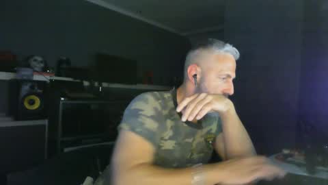 Snapshot of ruffi77 chatting on March 12, 2:41 am Chico que rico Caliente online show from March 12, 2:41 am