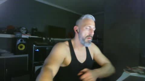 Snapshot of ruffi77 chatting on March 8, 11:37 am Chico que rico Caliente online show from March 8, 11:37 am