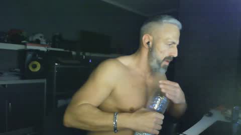 Snapshot of ruffi77 chatting on January 21, 4:10 am Chico que rico Caliente online show from January 21, 4:10 am
