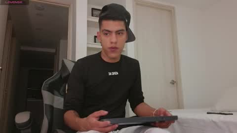  R U S S E L L  online show from December 20, 12:50 am