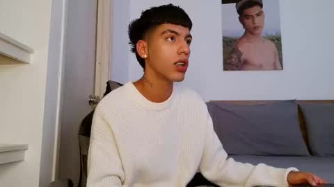  R U S S E L L  online show from March 24, 10:27 pm