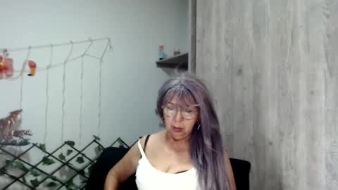 Snapshot of ruth_blue21 chatting on March 12, 5:02 am ruth_blue21 online show from March 12, 5:02 am