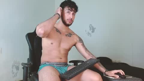 Snapshot of ryan_warren18 chatting on February 12, 5:37 am RYAN online show from February 12, 5:37 am