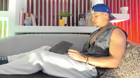 Ryan online show from October 6, 3:35 am