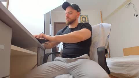 Ryanstone  online show from April 1, 4:35 am