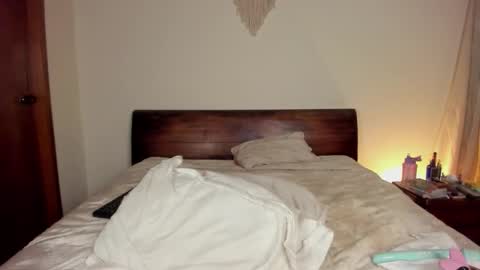 Leslie Beltrn online show from October 29, 5:09 am