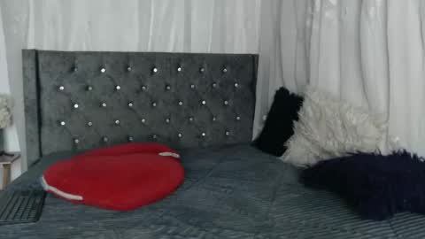 Snapshot of sabrina_brunette chatting on February 19, 6:00 am sabrina online show from February 19, 6:00 am