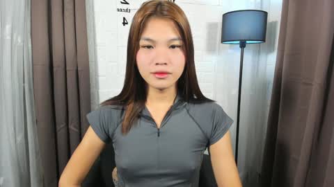 Snapshot of sabrina_maxx chatting on January 13, 5:23 am Nadine online show from January 13, 5:23 am