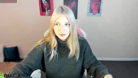 Snapshot of sabrina_moun chatting on October 8, 9:15 am sabrina_moun online show from October 8, 9:15 am