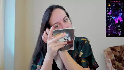 Snapshot of sabrina_tin chatting on October 12, 7:01 am sabrina_tin online show from October 12, 7:01 am