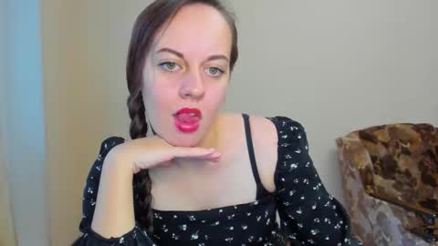 Snapshot of sabrina_tin chatting on September 22, 2:21 pm sabrina_tin online show from September 22, 2:21 pm