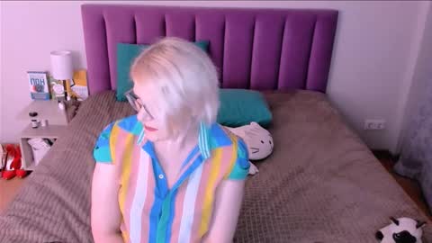 Sabrina MacMarren online show from November 12, 7:27 pm