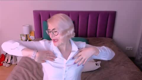 Sabrina MacMarren online show from November 8, 6:44 pm