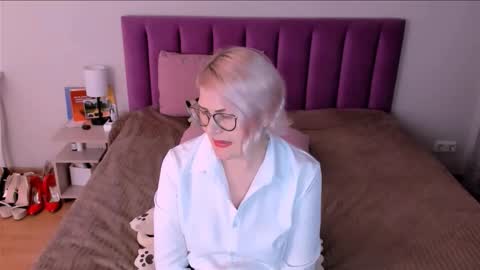 Sabrina MacMarren online show from November 26, 4:04 pm