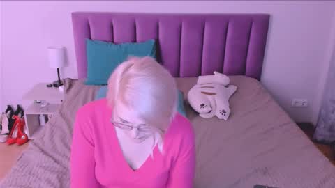 Sabrina MacMarren online show from September 15, 6:31 pm