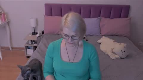 Sabrina MacMarren online show from March 10, 5:50 pm