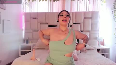 Snapshot of sabrinavelvet_ chatting on September 28, 2:37 pm sabrinavelvet_ online show from September 28, 2:37 pm