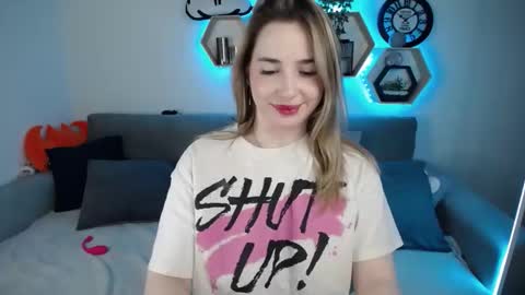 Snapshot of sabrinviolet chatting on February 14, 12:03 pm Sabrina Violet online show from February 14, 12:03 pm