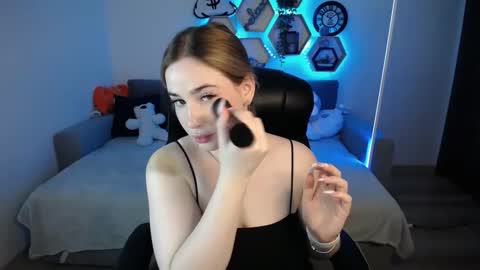Snapshot of sabrinviolet chatting on January 31, 9:05 am Sabrina Violet online show from January 31, 9:05 am