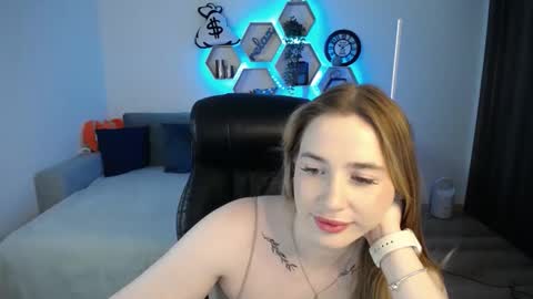 Snapshot of sabrinviolet chatting on March 8, 9:17 am Sabrina Violet online show from March 8, 9:17 am