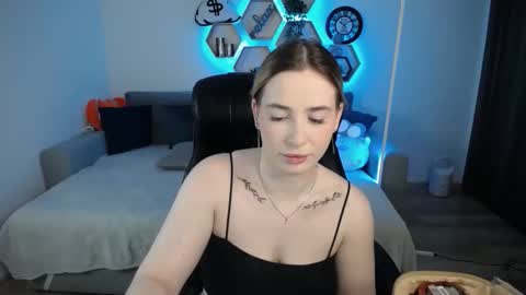 Snapshot of sabrinviolet chatting on March 10, 9:12 am Sabrina Violet online show from March 10, 9:12 am