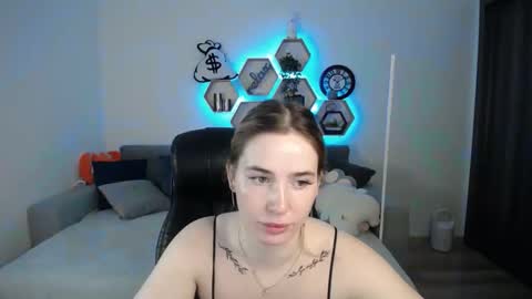 Snapshot of sabrinviolet chatting on March 9, 9:13 am Sabrina Violet online show from March 9, 9:13 am