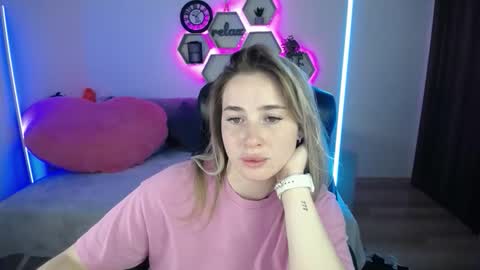 Snapshot of sabrinviolet chatting on September 30, 8:03 am Sabrina Violet online show from September 30, 8:03 am
