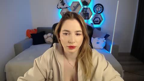 Snapshot of sabrinviolet chatting on February 21, 9:13 am Sabrina Violet online show from February 21, 9:13 am