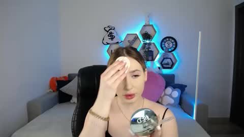 Snapshot of sabrinviolet chatting on February 26, 9:12 am Sabrina Violet online show from February 26, 9:12 am