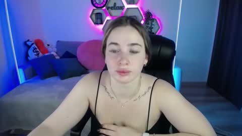 Snapshot of sabrinviolet chatting on September 12, 8:05 am Sabrina Violet online show from September 12, 8:05 am