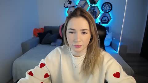 Snapshot of sabrinviolet chatting on February 17, 9:13 am Sabrina Violet online show from February 17, 9:13 am